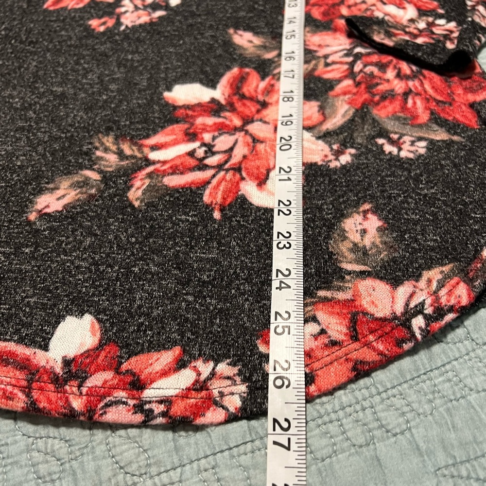 Maurices 24/7 Cozy Tee - Floral. Size L - Picture 4 of 7